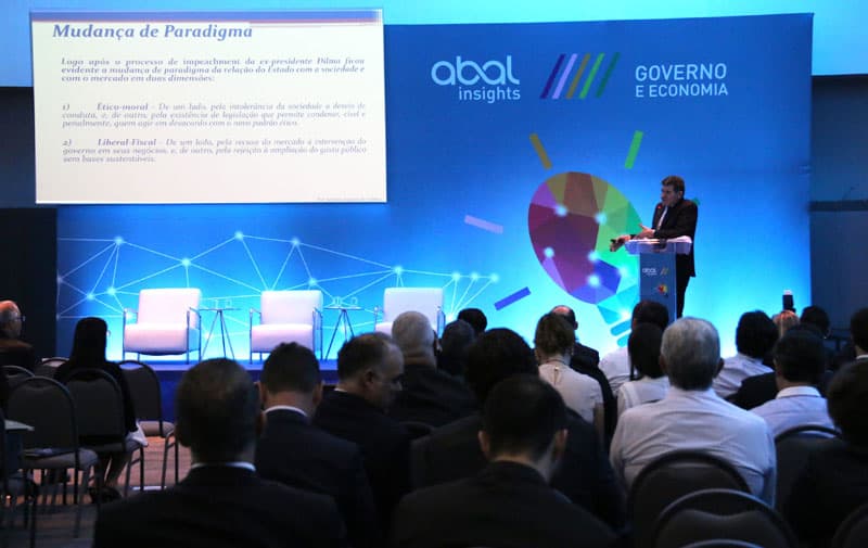 ABAL debate perspectivas políticas e econômicas para o Brasil