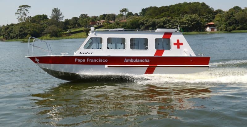 Estaleiro entrega embarcação de alumínio para atendimentos de saúde
