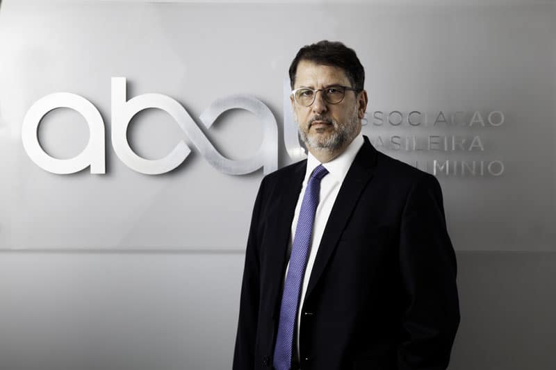 Artigo: O setor do alumínio faz a sua parte, mas o governo não ajuda!