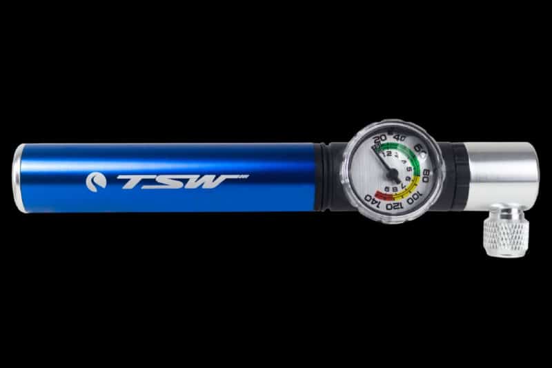 Minibomba de ar para bicicleta da TSW é fabricada com alumínio