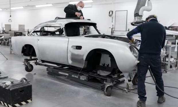 Com alumínio, Aston Martin retoma produção do carro prateado de James Bond