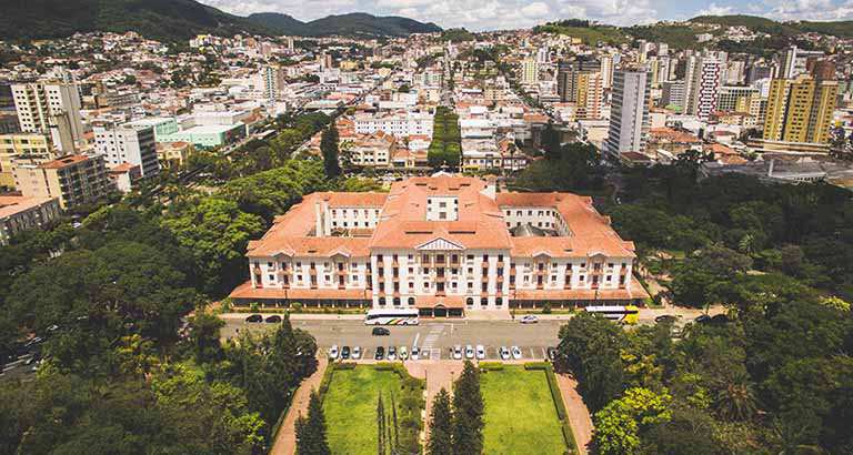 Poços de Caldas, cidade das águas termais e do minério de bauxita