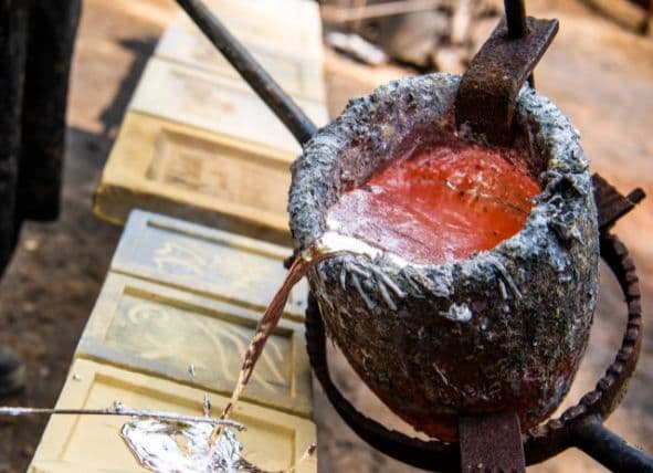 Museu norte-americano promove criação comunitária de esculturas de alumínio