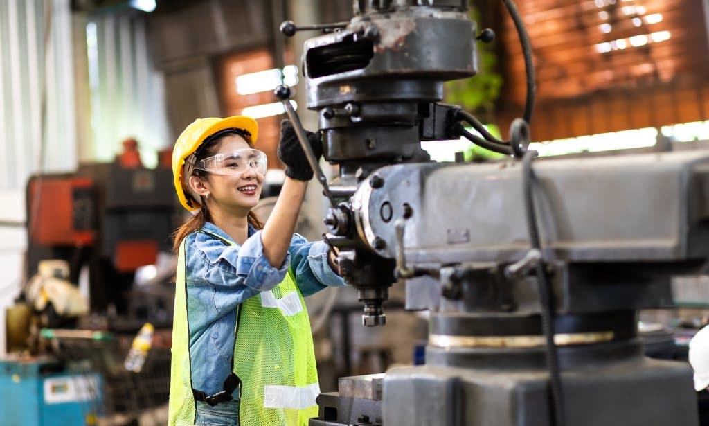 Programa de cursos profissionalizantes da CBA e Senai certifica 250 mulheres em 2021