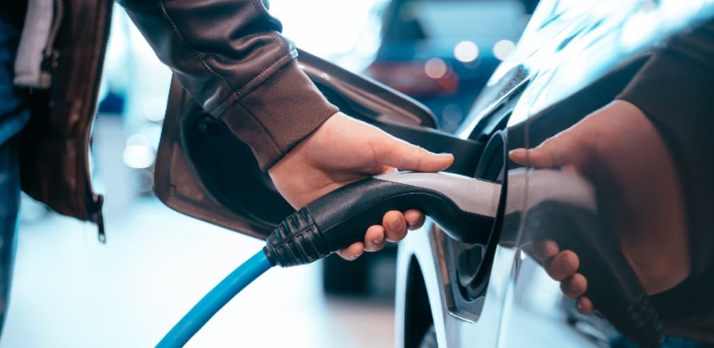 Estapar e Renault fecham parceria para recarga gratuita de veículos elétricos