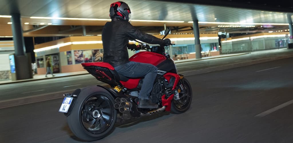 Alumínio reduz peso da nova motocicleta Ducati Diavel V4