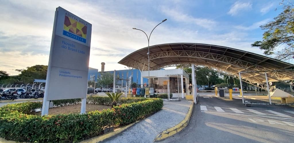 Novelis investe R$ 6 milhões em energia solar e máquinas elétricas nos centros de coleta de latinhas de alumínio