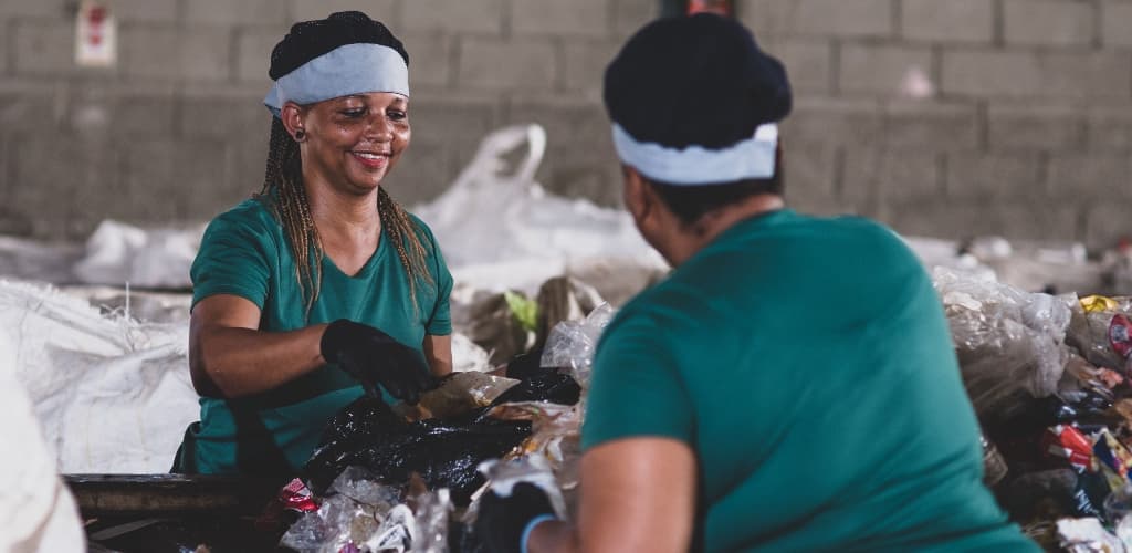 Com foco na latinha de alumínio, Ambev apoia catadores de recicláveis no Carnaval