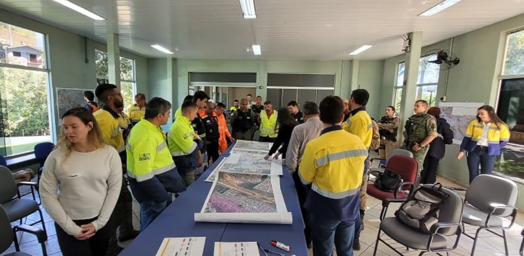 Alcoa promove simulado de emergência de barragens em Poços de Caldas