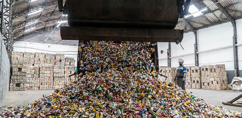 Novelis mantém estratégia de aproximação com elos iniciais da cadeia de reciclagem