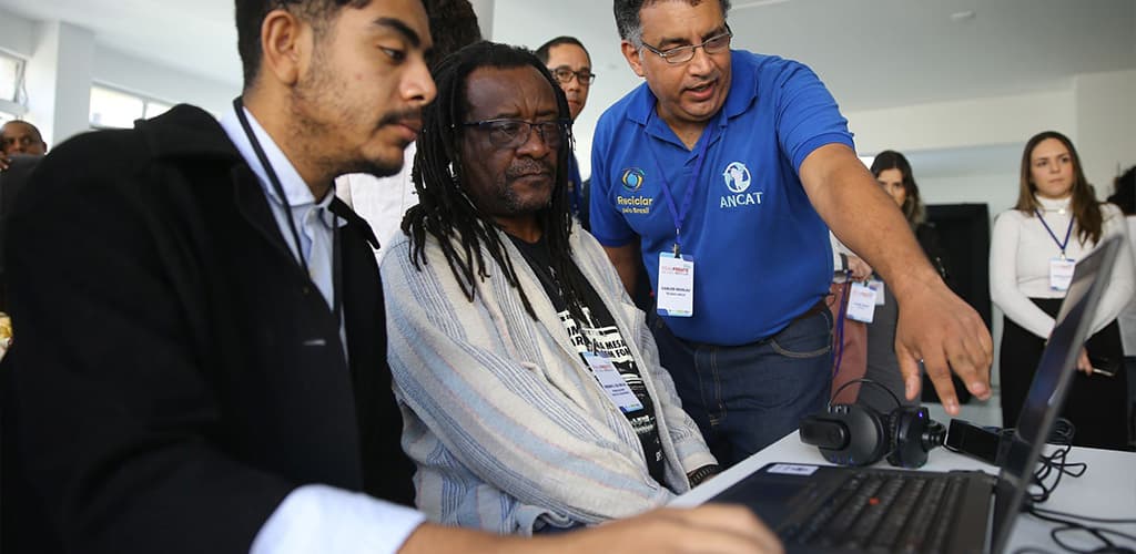 Novelis, ANCAT e Fundação Dom Cabral unem-se em iniciativa educacional para catadores de materiais recicláveis