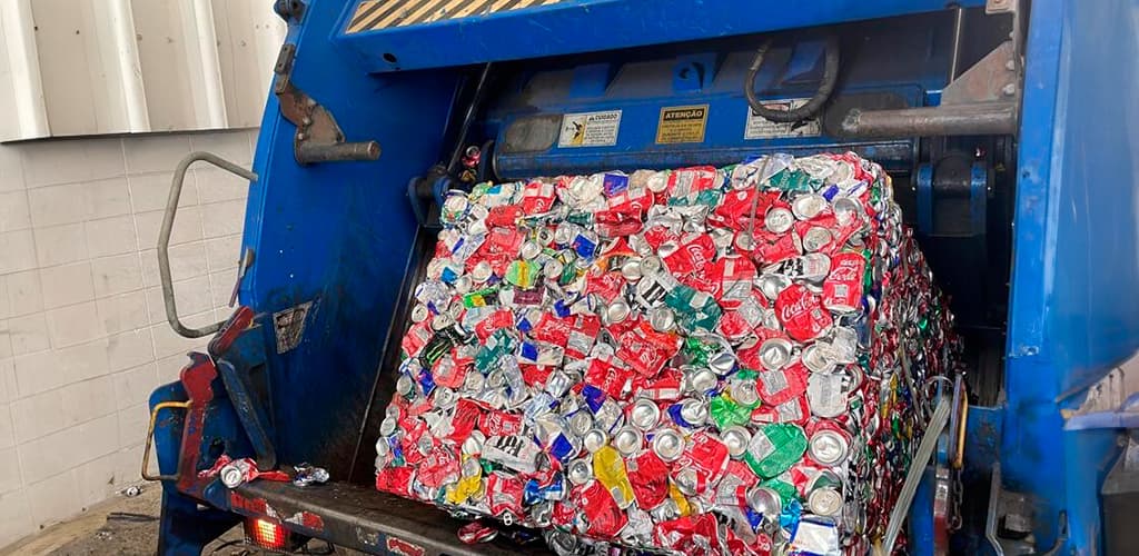 Novelis recicla latinhas descartadas no festival de música The Town