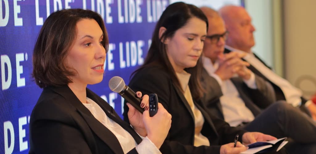 ABAL destaca o papel estratégico do alumínio no setor energético durante seminário