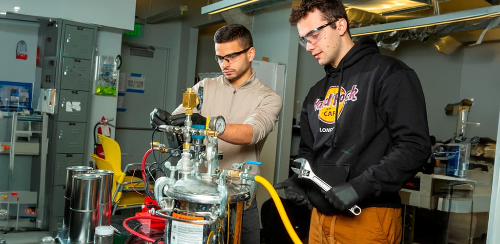 MIT cria hidrogênio a partir de latas de alumínio, água do mar e café