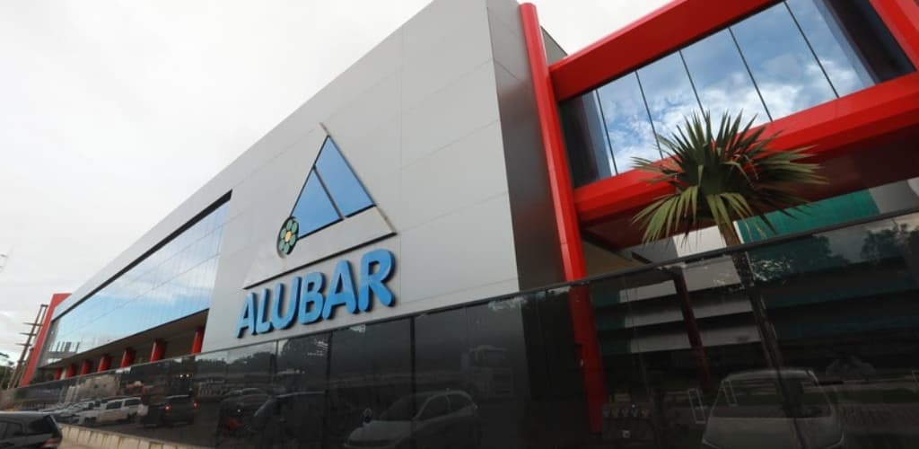 Alubar e Uepa firmam parceria para oferecer estágio a estudantes em Barcarena
