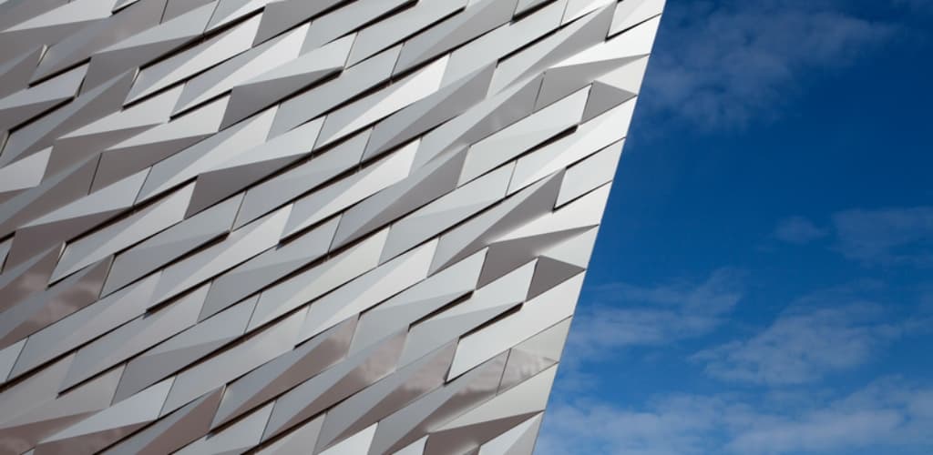 Fachadas minimalistas: alumínio na vanguarda da arquitetura contemporânea