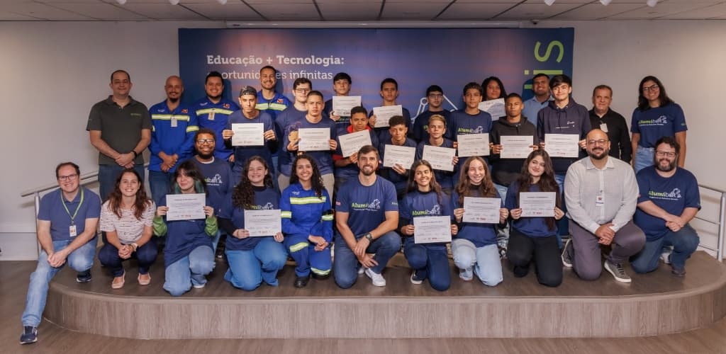 Novelis impulsiona o conhecimento em robótica de alunos do Ensino Médio