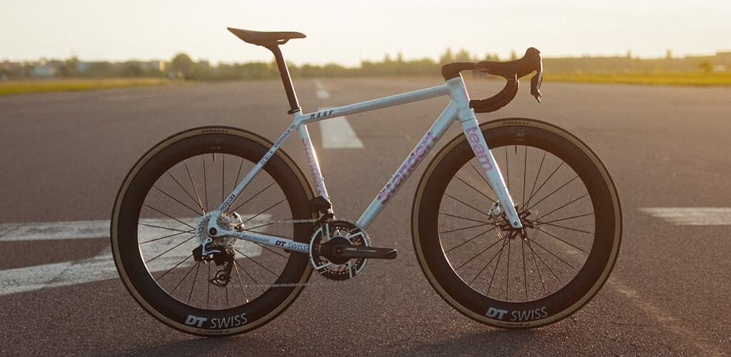 Fabricante alemã aposta no alumínio para desempenho e inovação em bicicleta de corrida
