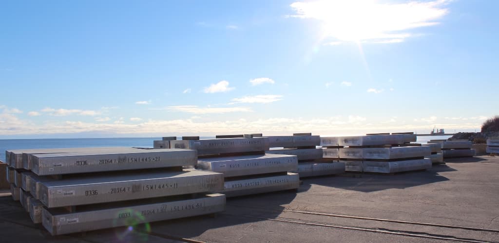 Alcoa lucra 164 milhões de dólares no segundo trimestre de 2025