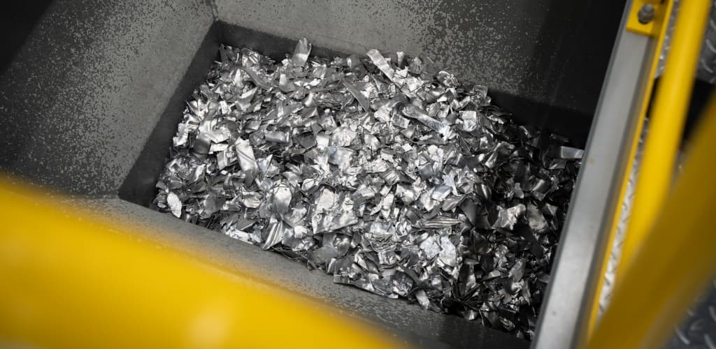 Novelis e Tomra mostram como novas tecnologias transformam a reciclagem de alumínio