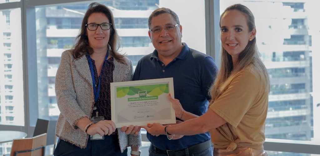 Alcoa e empresa de tecnologia da informação unem-se para neutralizar carbono e reciclar equipamentos