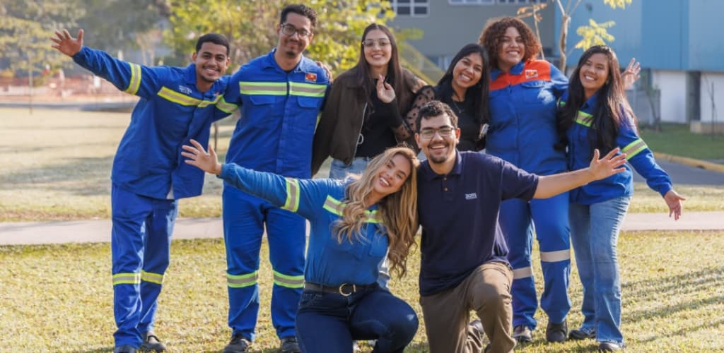 Programa de estágio da Novelis forma talentos no setor de alumínio