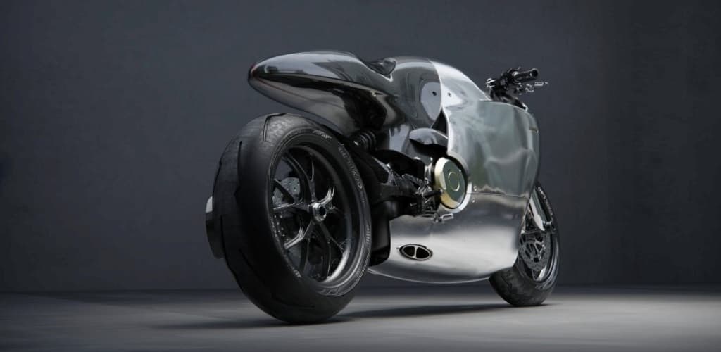Empresa transforma moto em obra de arte revestida de alumínio