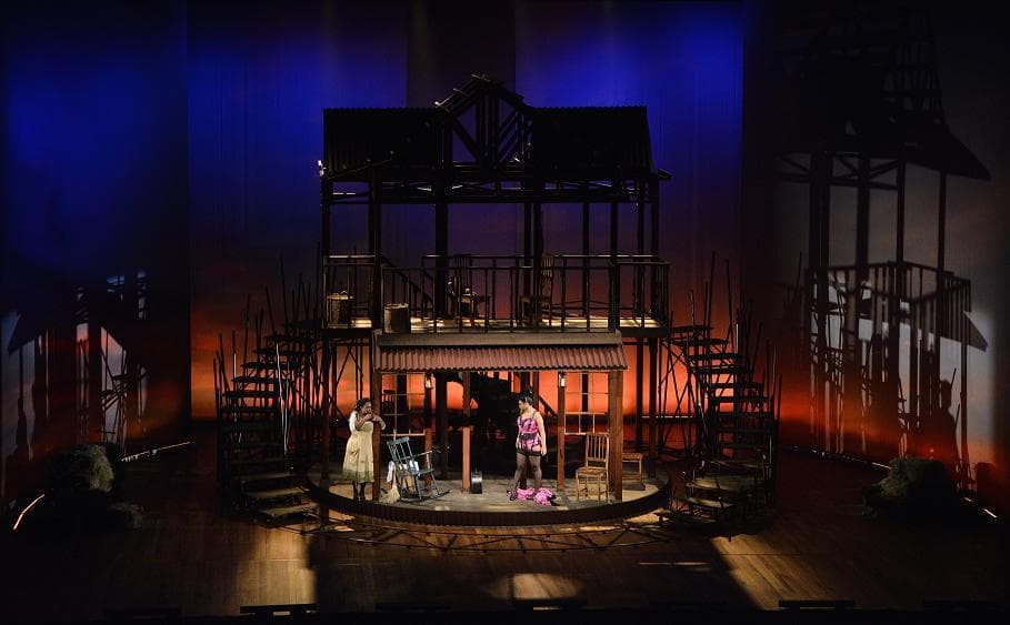 Alumínio é protagonista no cenário do musical “A cor púrpura”