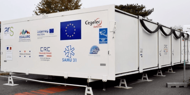 Estrutura móvel de alumínio é usada como hospital de campanha na França