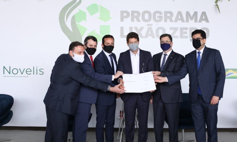 Brasil recicla 97,6% das latas de alumínio em 2019 e setor assina termo de compromisso para reaproveitamento da embalagem