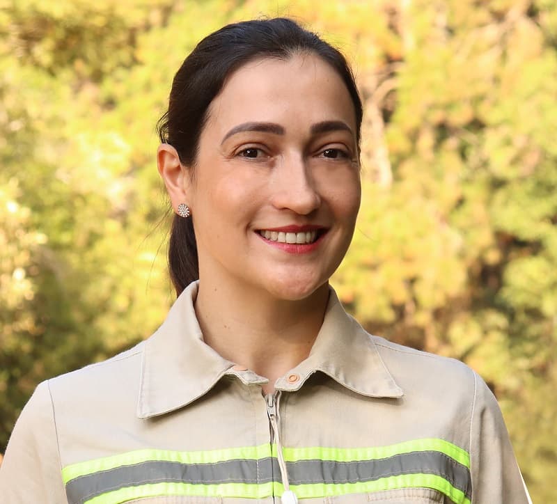 Colaboradores se desenvolvem nas operações da Alcoa pelo país