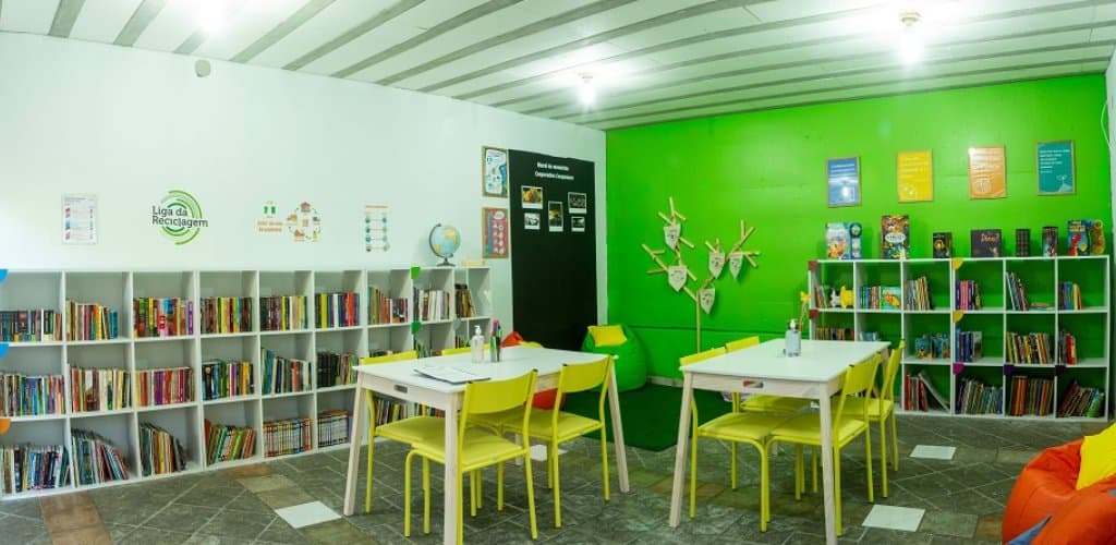 Novelis e Rede Educare instalam 22 Cantos de Leitura pelo país