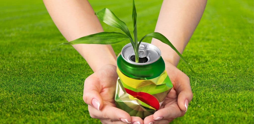 Brasil registra recorde de reciclagem de latas de alumínio para bebidas, com índice de 98,7% em 2021