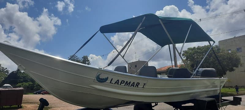 Hydro doa barco e materiais de laboratório para a UFPA