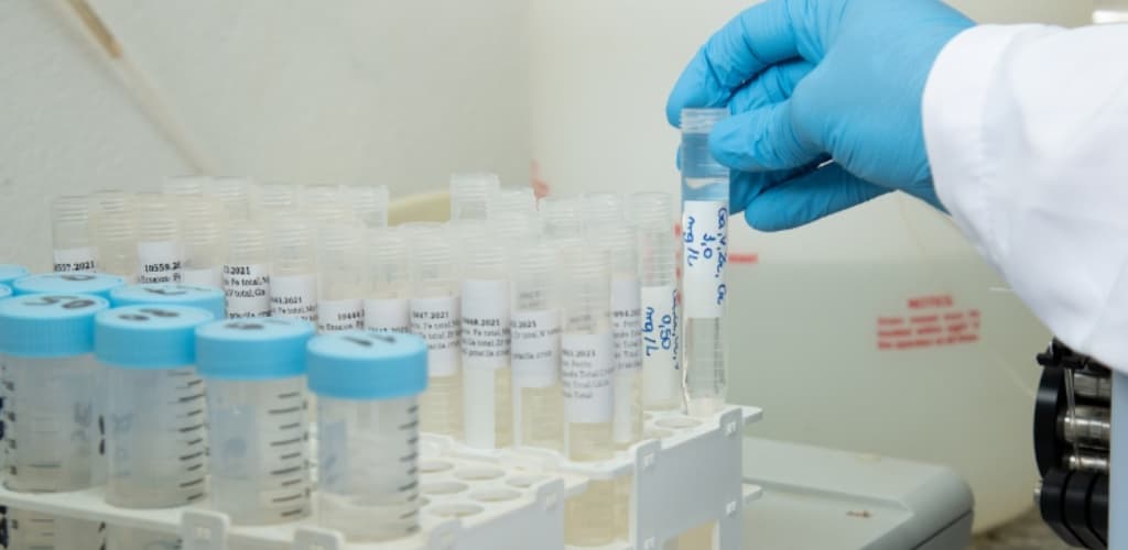 Laboratórios da CBA são referência em pesquisa mineral e monitoramento ambiental