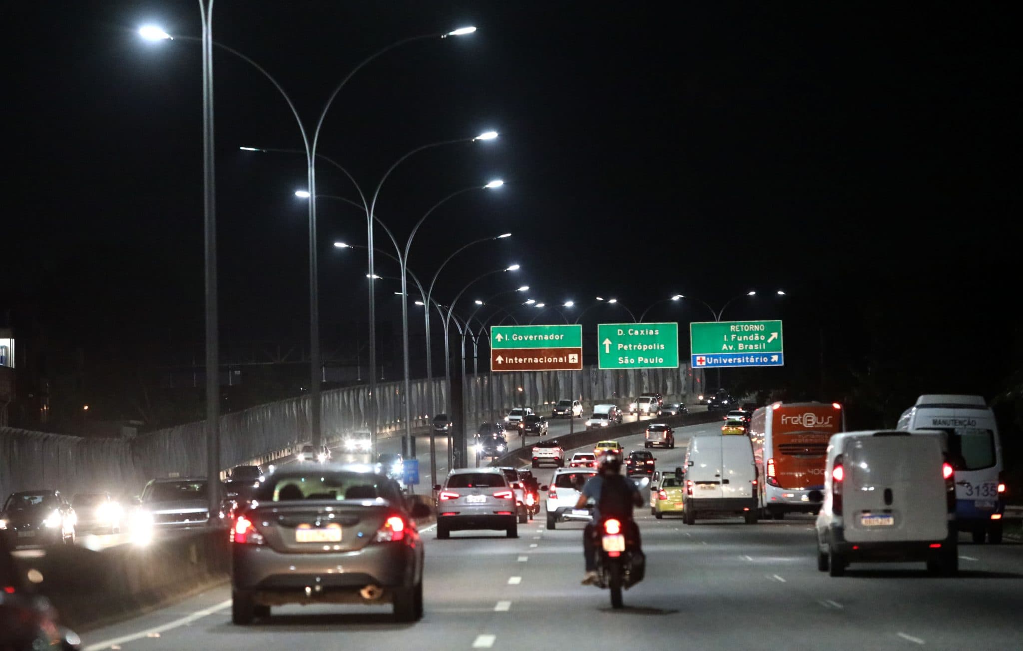 Empresa de iluminação substitui cabos de cobre por alumínio no Rio de Janeiro