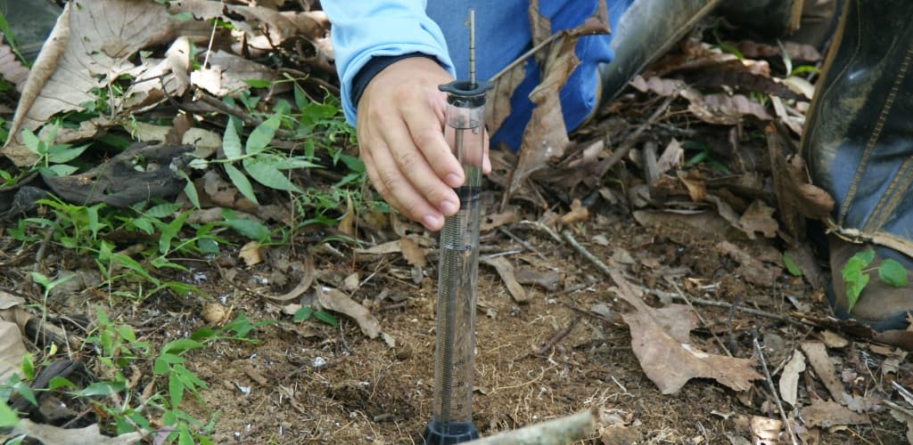 Mineração da CBA contribui com umedecimento do solo em Minas Gerais