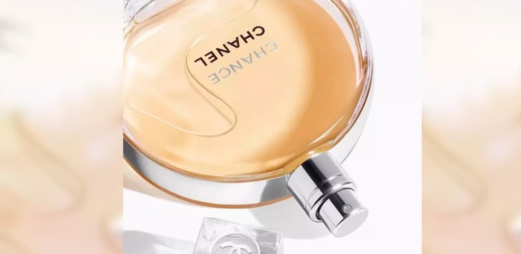 Marca de luxo inova ao utilizar faixa de alumínio em frascos de perfume