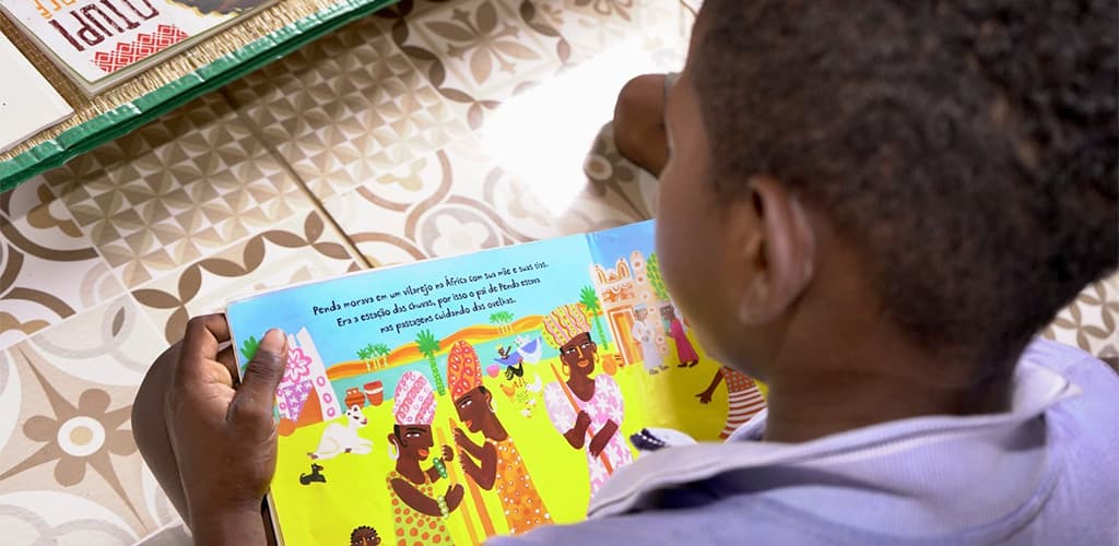 Parceria entre MRN e Projeto Vaga Lume fortalece o hábito da leitura por meio de bibliotecas comunitárias