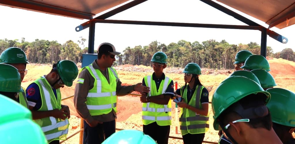 Alunos de escola no Pará visitam operações da MRN