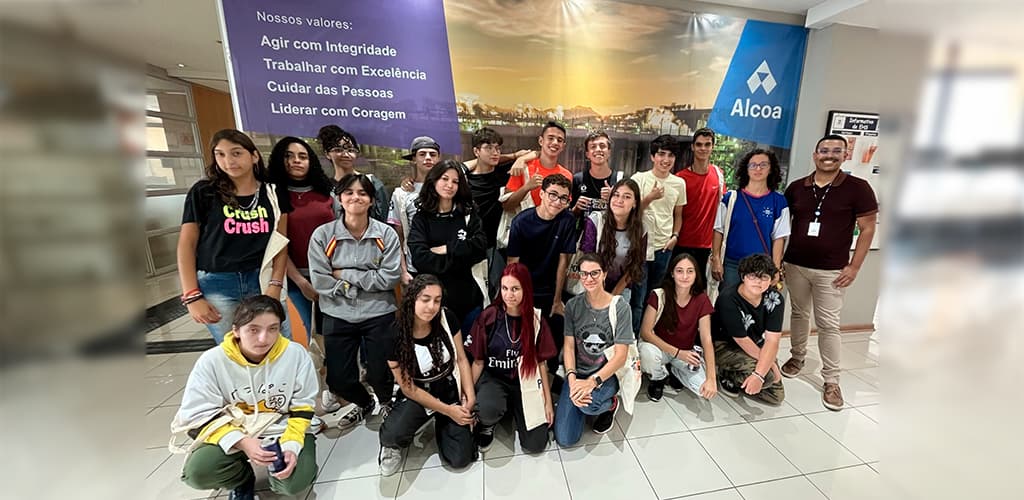 Alcoa de Portas Abertas: alunos exploram a indústria e a sustentabilidade do alumínio por meio do programa