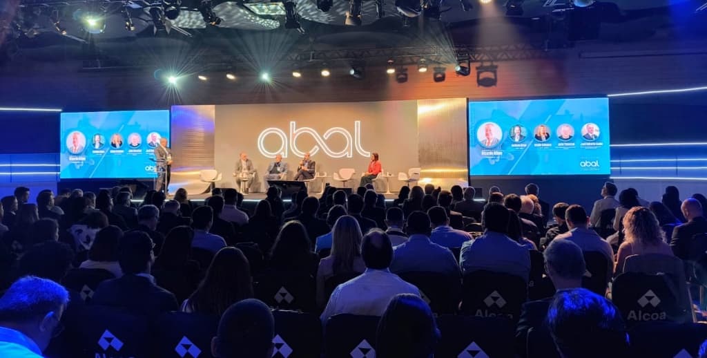 Futuro promissor é tema da cerimônia de abertura do 9º Congresso Internacional do Alumínio