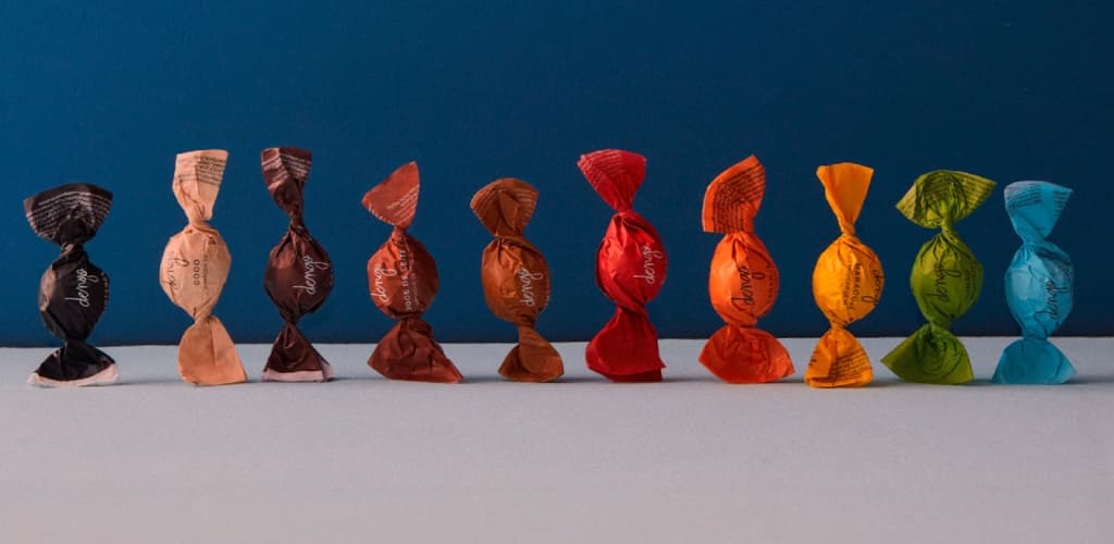 Alumínio e papel: a dupla sustentável das novas embalagens de trufas da Dengo