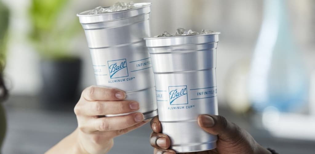 Ball Corporation e Ayna.AI impulsionam nova era para copos de alumínio