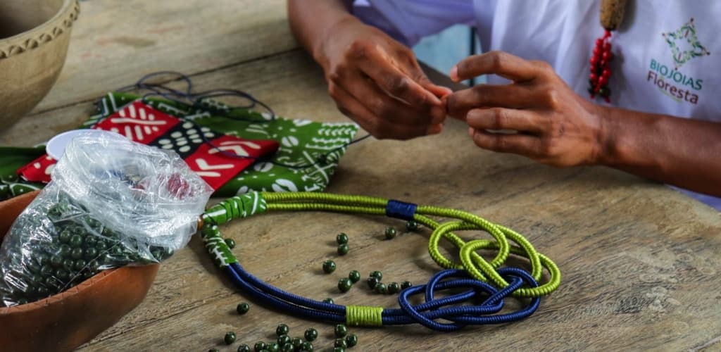 MRN empodera comunidade quilombola no Pará com oficina de biojoias