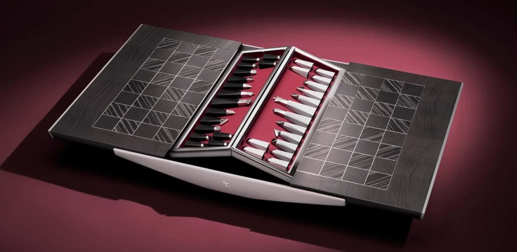Rolls-Royce lança jogo de xadrez com acabamento de alumínio