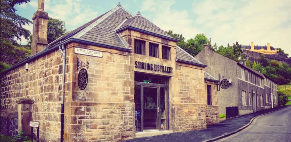 Destilaria escocesa considera substituir garrafas de vidro por alumínio para tornar produção de uísque mais sustentável